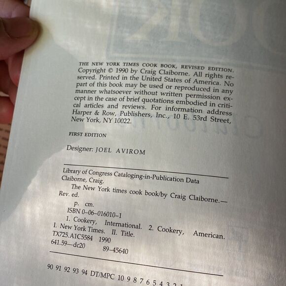 The New York Times Revised Edition Vintage Cookbook 1990 - Picture 4 of 4